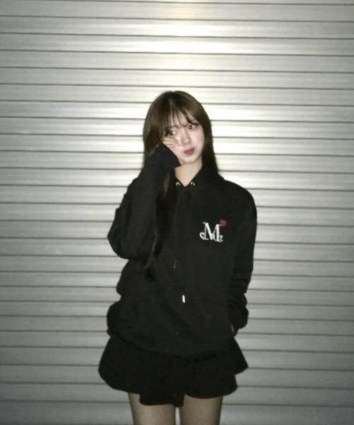 MUCENT(ムセント)の「【日本未発売/WEB限定】MUCENT(ムセント)/ラブリッツ ミニ ハート ロゴ フードパーカーオーバーサイズ/LOVRITS MINI HEART LOGO HOOD T UNISEX(パーカー・レディース・グレー/ブラック・FREE)」の5枚目の写真