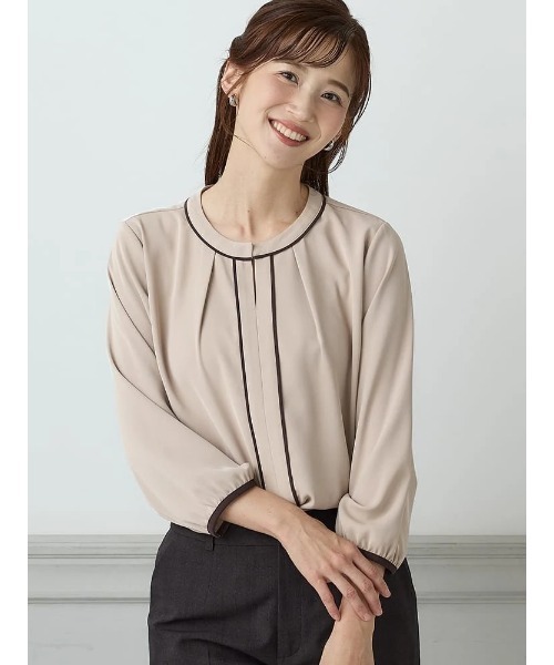 Perfect Suit FActory(パーフェクトスーツファクトリー)の「<UVカット>配色パイピング バンドカラーブラウス(Tシャツ/カットソー・レディース・ネイビー/オフホワイト/ベージュ・S/L/M)」の3枚目の写真