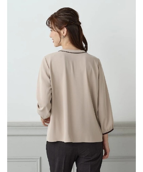 Perfect Suit FActory(パーフェクトスーツファクトリー)の「<UVカット>配色パイピング バンドカラーブラウス(Tシャツ/カットソー・レディース・ネイビー/オフホワイト/ベージュ・S/L/M)」の9枚目の写真