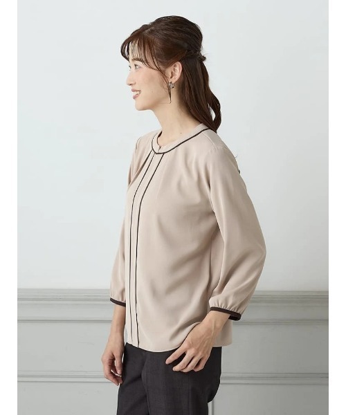Perfect Suit FActory(パーフェクトスーツファクトリー)の「<UVカット>配色パイピング バンドカラーブラウス(Tシャツ/カットソー・レディース・ネイビー/オフホワイト/ベージュ・S/L/M)」の10枚目の写真