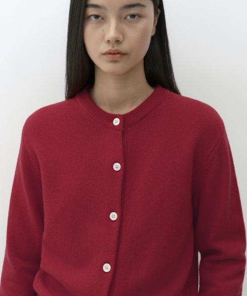 MUSINSA STANDARD WOMAN（ムシンサスタンダードウーマン）の「[ビクトリアウール] レディース ラウンドネックカーディガン [レッド]（カーディガン/ボレロ・レディース・その他・X-SMALL/SMALL/MEDIUM/LARGE）」の4枚目の写真