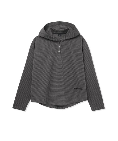LIFE WORK(ライフワーク)の「レディース ストライプボタン ヘンリーネック フードTシャツ(パーカー・レディース・チャコールグレー/ベージュ・FREE)」の1枚目の写真