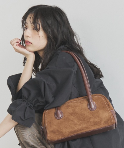 ELNEsoi（エルネソワ）の「ステッチデザインフェイクスウェードボストンバッグ（ボストンバッグ・レディース・ブラウン/キャメル・FREE）」の2枚目の写真