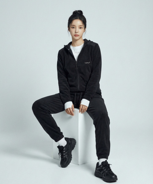 SLOUPLAY(スロープレイ)の「スロープリスライトレイヤージャンパー(ユニセックス)(パーカー・レディース・ブラック・X-LARGE/SMALL/FREE/LARGE)」の4枚目の写真