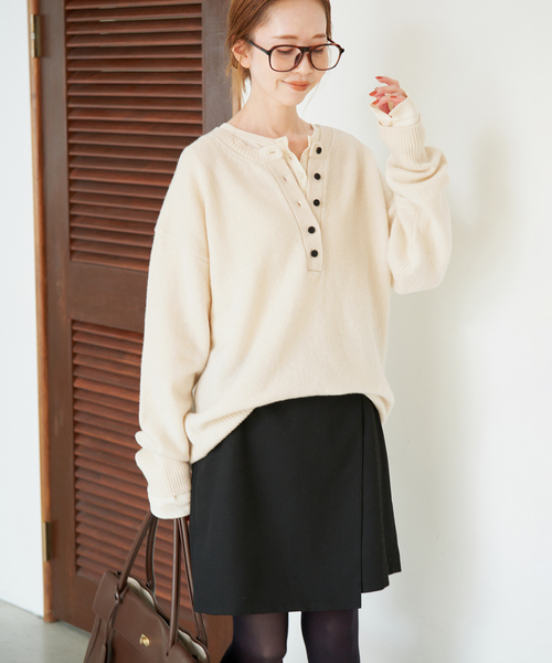 SLOBE IENA(スローブイエナ)の「《シリーズあり/》PLAYFULウールカシミヤヘンリーネックプルオーバー(ニット/セーター・レディース・チャコールグレー/ピンク/ブルー/アイボリー・FREE)」の2枚目の写真