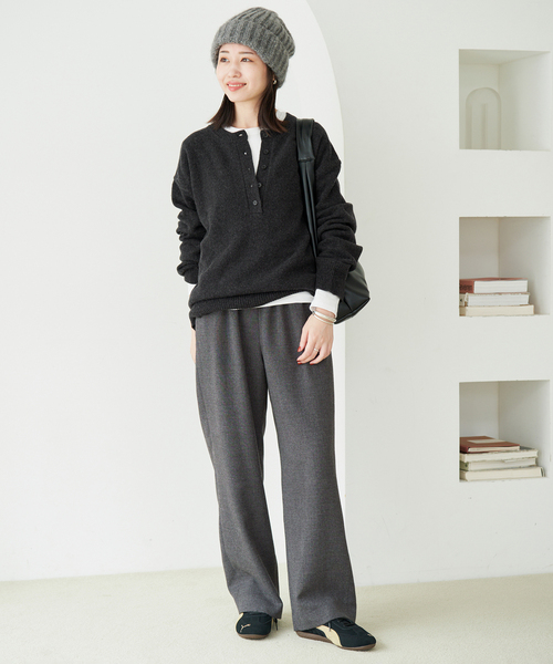 SLOBE IENA(スローブイエナ)の「《シリーズあり/》PLAYFULウールカシミヤヘンリーネックプルオーバー(ニット/セーター・レディース・チャコールグレー/ピンク/ブルー/アイボリー・FREE)」の5枚目の写真
