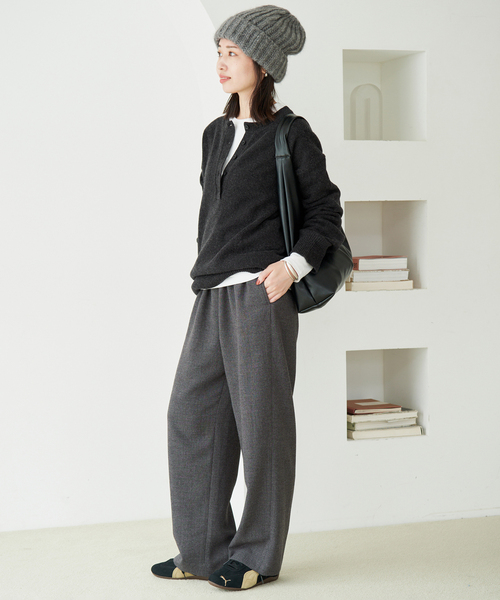 SLOBE IENA(スローブイエナ)の「《シリーズあり/》PLAYFULウールカシミヤヘンリーネックプルオーバー(ニット/セーター・レディース・チャコールグレー/ピンク/ブルー/アイボリー・FREE)」の7枚目の写真