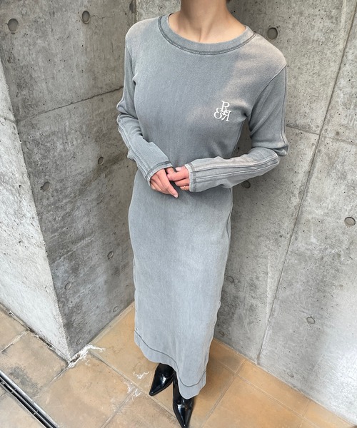 ROGER AND RAW(ロジャーアンドロウ)の「裾ボタンリブロングワンピース(ワンピース・レディース・ブラック/スミクロ/グレー・FREE)」の8枚目の写真