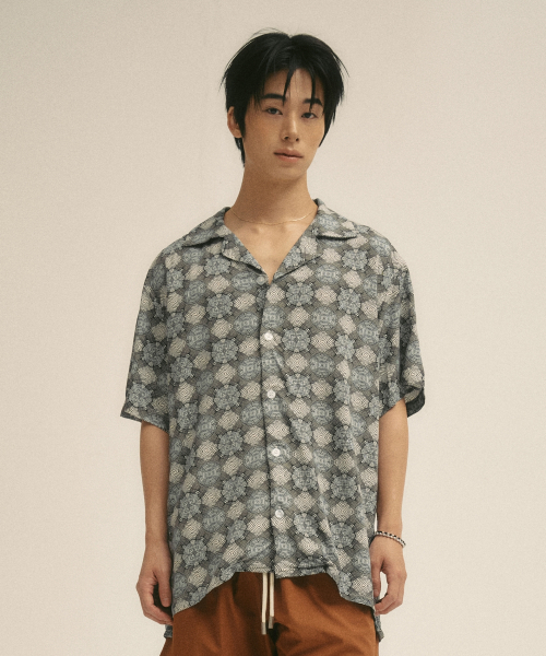 VILLA RAY（ヴィラ・レイ）の「サンデージオメトリー メンズ ビスコースシャツ（シャツ/ブラウス・メンズ・その他・LARGE/X-LARGE/MEDIUM）」の2枚目の写真