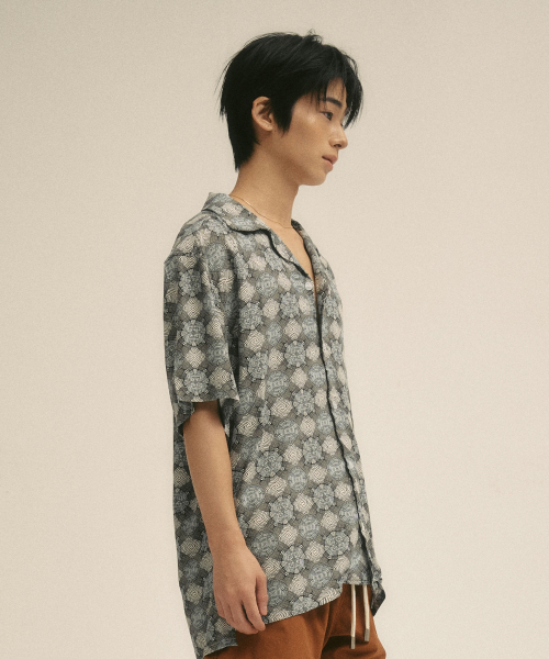 VILLA RAY（ヴィラ・レイ）の「サンデージオメトリー メンズ ビスコースシャツ（シャツ/ブラウス・メンズ・その他・LARGE/X-LARGE/MEDIUM）」の3枚目の写真