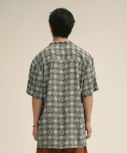 VILLA RAY（ヴィラ・レイ）の「サンデージオメトリー メンズ ビスコースシャツ（シャツ/ブラウス・メンズ・その他・LARGE/X-LARGE/MEDIUM）」の4枚目の写真