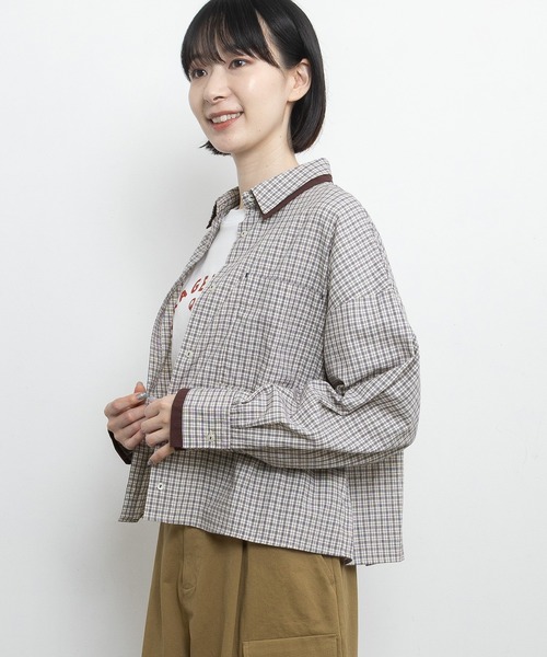 POU DOU DOU(プードゥドゥ)の「ダブルカラークロップドシャツ(シャツ/ブラウス・レディース・カーキ/キナリ/オフホワイト・M)」の9枚目の写真