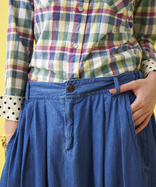 green label relaxing（グリーンレーベルリラクシング）の「［WEB限定］GC C/Rギャザー マキシスカート（デニムスカート・レディース・ネイビー/ライトブルー・FREE）」の10枚目の写真