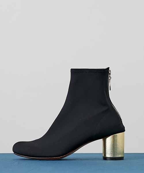 UNITED TOKYO（ユナイテッドトウキョウ）の「ソックスショートブーツ（ブーツ・レディース・ブラック/シルバー・1/2/0）」の2枚目の写真