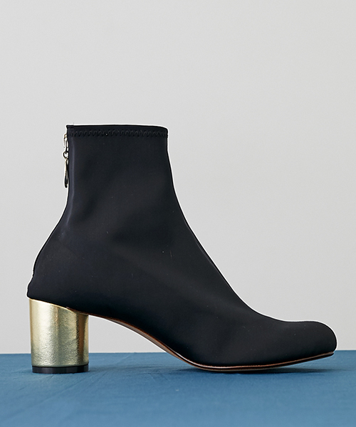 UNITED TOKYO（ユナイテッドトウキョウ）の「ソックスショートブーツ（ブーツ・レディース・ブラック/シルバー・1/2/0）」の3枚目の写真