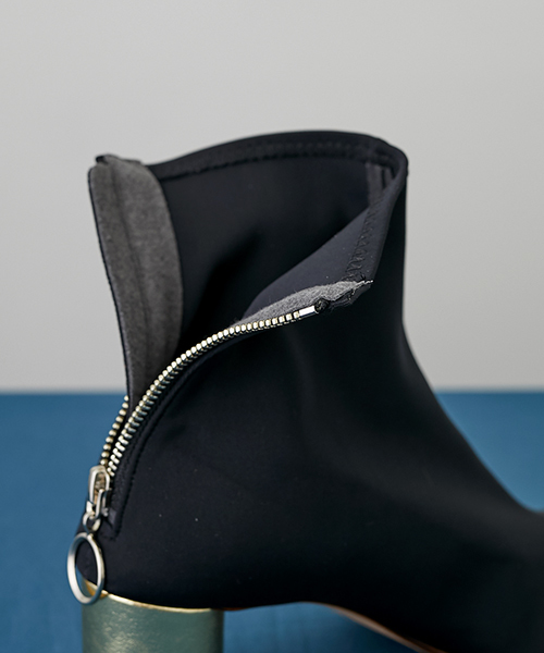 UNITED TOKYO（ユナイテッドトウキョウ）の「ソックスショートブーツ（ブーツ・レディース・ブラック/シルバー・1/2/0）」の4枚目の写真