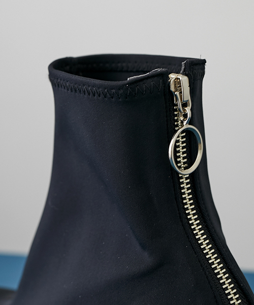 UNITED TOKYO（ユナイテッドトウキョウ）の「ソックスショートブーツ（ブーツ・レディース・ブラック/シルバー・1/2/0）」の5枚目の写真