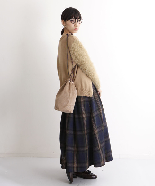 MERLOT（メルロー）の「コーデュロイ巾着バッグ2446（ハンドバッグ・レディース・ブラック/ベージュ/ピンク・FREE）」の5枚目の写真