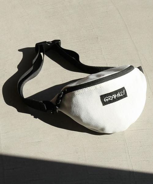 Gramicci（グラミチ）の「Gramicci(グラミチ)別注メッシュニットボディバッグ（ボディバッグ/ウエストポーチ・メンズ・ホワイト/ブラック/ネイビー/レッド・FREE）」の2枚目の写真