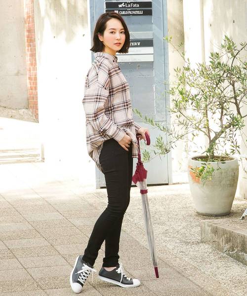 KOBE LETTUCE（コウベレタス）の「ローカットレインスニーカー（レインシューズ・レディース・ホワイト/ブラック系その他/ブラック/ネイビー/レッド・M/L/S/LL）」の12枚目の写真