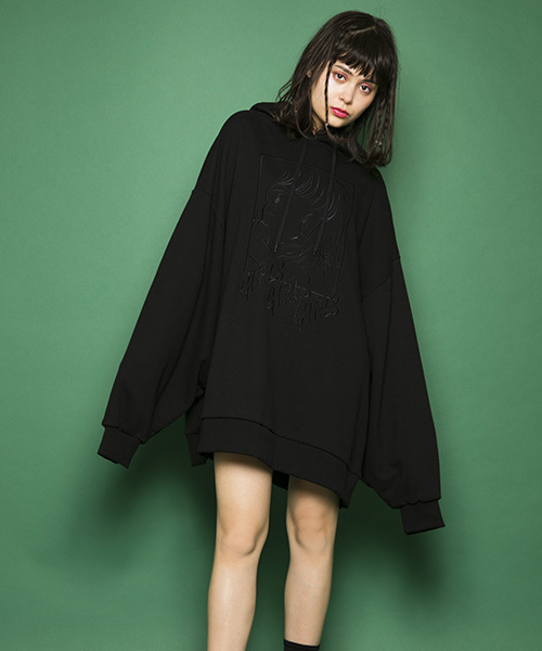 Candy Stripper(キャンディストリッパー)の「GIRLS GIRLS GIRLS HOODIE(パーカー・レディース・オフホワイト/ブラック/ライトブルー/ピンク・2)」の6枚目の写真