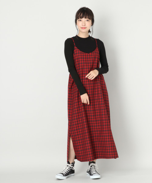 LOWRYS FARM(ローリーズファーム)の「スリットキャミワンピース 809371(ワンピース・レディース・ブラック/ネイビー/カーキ/バーガンディー・FREE)」の4枚目の写真