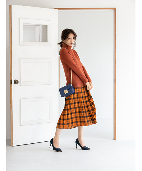 fifth(フィフス)の「バックロングタートルカラーニット(ニット/セーター・レディース・ブルー/ホワイト/グレー/イエロー/ボルドー/ベージュ/ブラウン/ブラック・MEDIUM)」の5枚目の写真