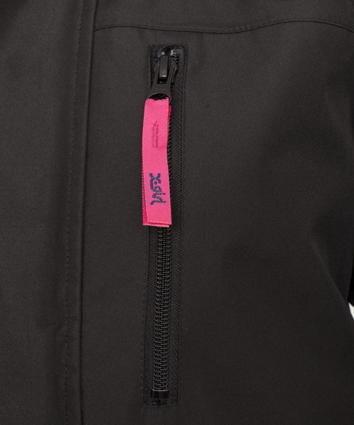 X-girl（エックスガール）の「OUTDOOR JUMPER（ナイロンジャケット・レディース・ブラック/ブルー/カモフラージュ・1/2）」の13枚目の写真