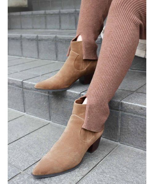 Ungrid(アングリッド)の「フェイクスウェードポインテッドブーツ(ブーツ・レディース・ブラック/ベージュ・S/M/L)」の4枚目の写真