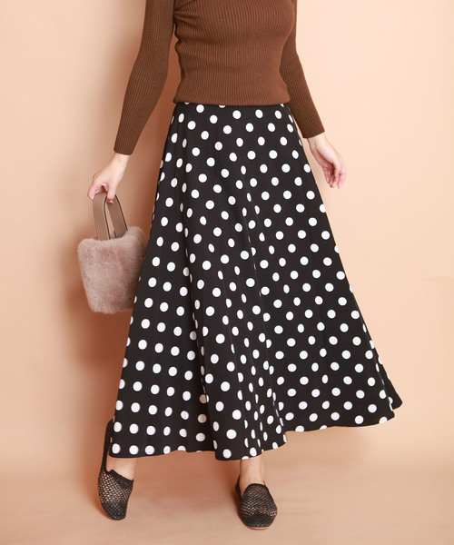 Leja(レジャ)の「【ZOZO限定色登場】マーメイドスカート ロング 足長効果 ハイウエスト(スカート・レディース・ベージュ/ブラック/アイボリー/ブラック×ホワイト/レオパード/ネイビー/ブラウン/マルチ/ドット/ライトブルー/ライトベージュ/ライトブラウン/イエロー/ブルー/グリーン/パープル/ブラック系その他/ダークブラウン系/ベージュ系・FREE/SMALL)」の4枚目の写真