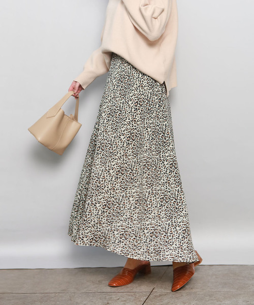 Leja(レジャ)の「【ZOZO限定色登場】マーメイドスカート ロング 足長効果 ハイウエスト(スカート・レディース・ベージュ/ブラック/アイボリー/ブラック×ホワイト/レオパード/ネイビー/ブラウン/マルチ/ドット/ライトブルー/ライトベージュ/ライトブラウン/イエロー/ブルー/グリーン/パープル/ブラック系その他/ダークブラウン系/ベージュ系・FREE/SMALL)」の18枚目の写真