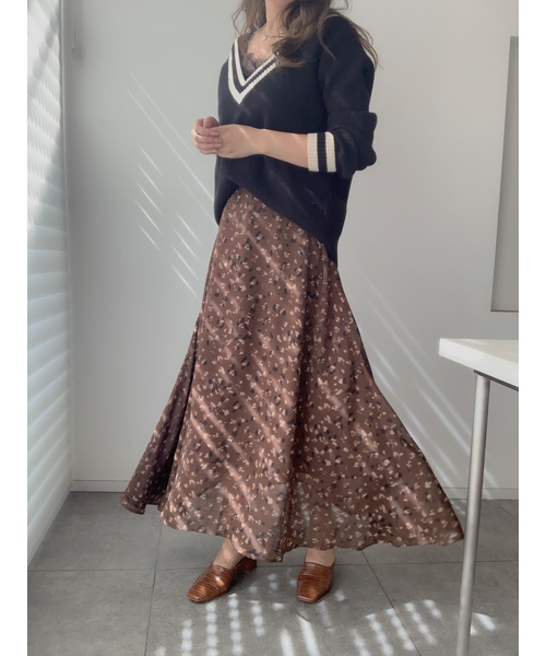 Leja(レジャ)の「【ZOZO限定色登場】マーメイドスカート ロング 足長効果 ハイウエスト(スカート・レディース・ベージュ/ブラック/アイボリー/ブラック×ホワイト/レオパード/ネイビー/ブラウン/マルチ/ドット/ライトブルー/ライトベージュ/ライトブラウン/イエロー/ブルー/グリーン/パープル/ブラック系その他/ダークブラウン系/ベージュ系・FREE/SMALL)」の17枚目の写真