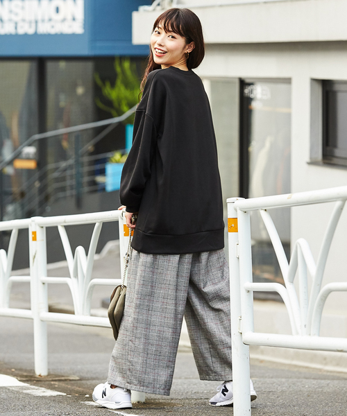 GeeRA(ジーラ)の「袖タックボリュームスウェット(スウェット・レディース・モカ/ブラック・X-LARGE/MEDIUM/LARGE)」の6枚目の写真