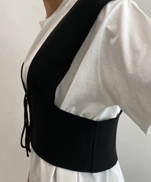 PAGEBOY（ページボーイ）の「2WAYレースアップビスチェ（ベスト・レディース・ブラック/ダークブラウン/グレイッシュベージュ・FREE）」の18枚目の写真