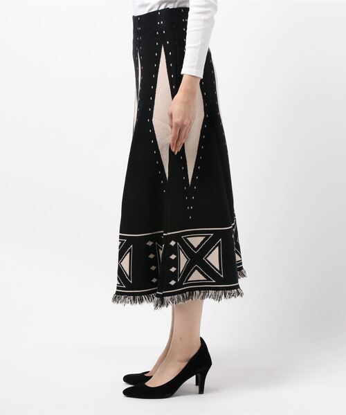 prose verse(プロズヴェール)の「パネル幾何柄フリンジニットスカート(スカート・レディース・アイボリー/ブラウン/ブラック・フリ-)」の4枚目の写真