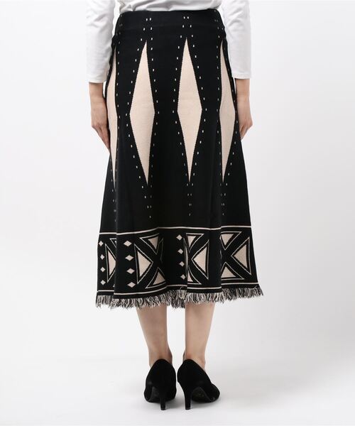 prose verse(プロズヴェール)の「パネル幾何柄フリンジニットスカート(スカート・レディース・アイボリー/ブラウン/ブラック・フリ-)」の5枚目の写真