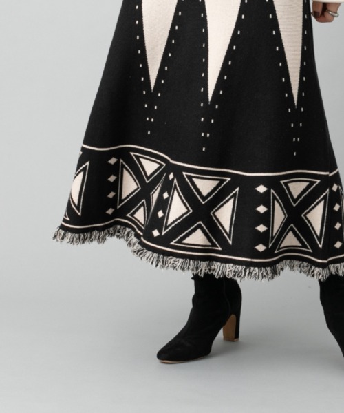 prose verse(プロズヴェール)の「パネル幾何柄フリンジニットスカート(スカート・レディース・アイボリー/ブラウン/ブラック・フリ-)」の3枚目の写真