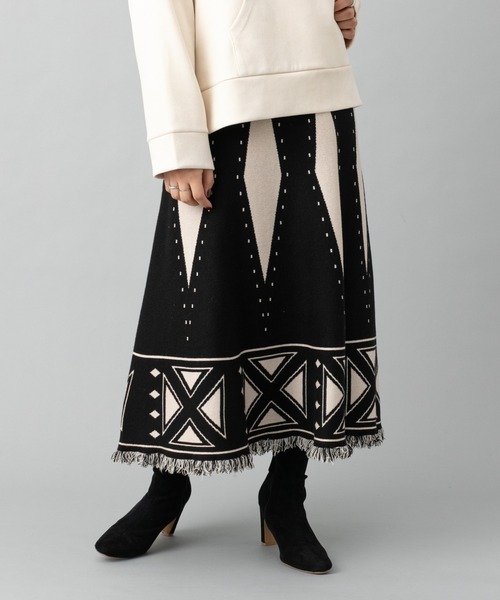 prose verse(プロズヴェール)の「パネル幾何柄フリンジニットスカート(スカート・レディース・アイボリー/ブラウン/ブラック・フリ-)」の8枚目の写真