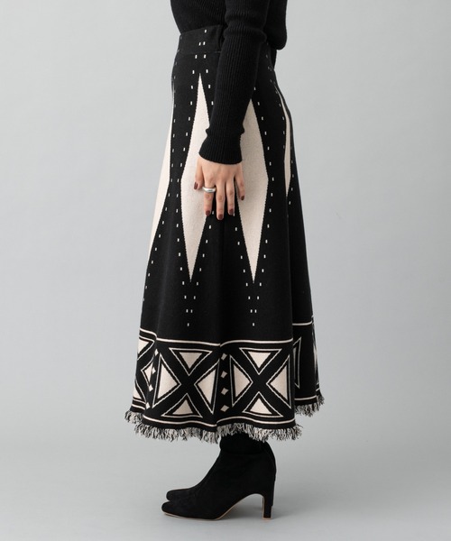 prose verse(プロズヴェール)の「パネル幾何柄フリンジニットスカート(スカート・レディース・アイボリー/ブラウン/ブラック・フリ-)」の14枚目の写真