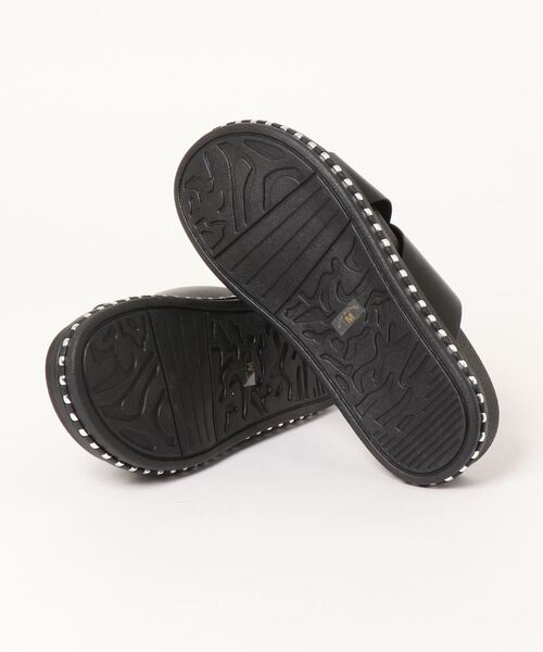 RASVOA（ラスボア）の「スタッズクロスサンダル（サンダル・レディース・ブラック/グレー・M/L）」の4枚目の写真