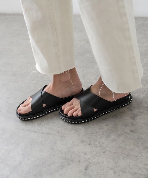 RASVOA（ラスボア）の「スタッズクロスサンダル（サンダル・レディース・ブラック/グレー・M/L）」の14枚目の写真