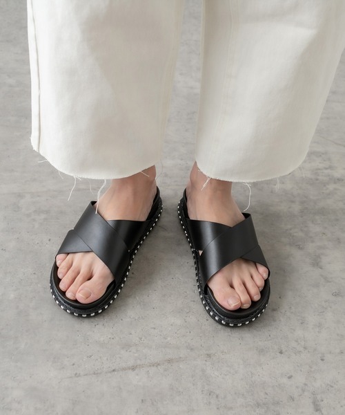 RASVOA（ラスボア）の「スタッズクロスサンダル（サンダル・レディース・ブラック/グレー・M/L）」の13枚目の写真