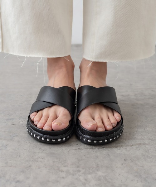 RASVOA（ラスボア）の「スタッズクロスサンダル（サンダル・レディース・ブラック/グレー・M/L）」の9枚目の写真