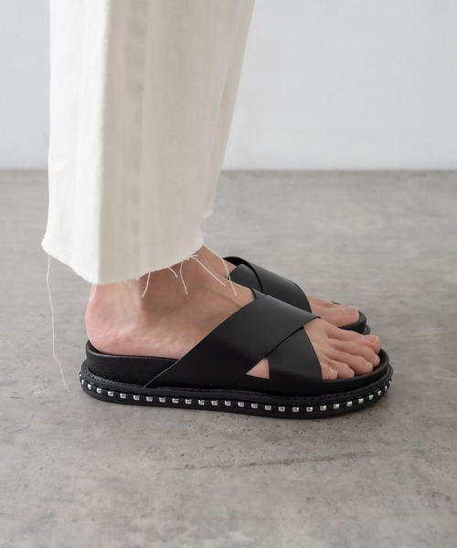 RASVOA（ラスボア）の「スタッズクロスサンダル（サンダル・レディース・ブラック/グレー・M/L）」の8枚目の写真