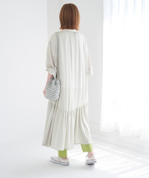 ROPE' PICNIC（ロペピクニック）の「ローウエスト切替サテンシャツワンピース（シャツワンピース・レディース・グレー系その他/ベージュ/サックスブルー・38）」の5枚目の写真