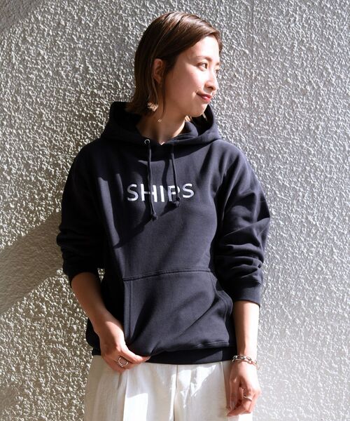 SHIPS（シップス）の「【WEB限定】SHIPS: SCREEN STARS（Ｒ）ボディ SHIPS ロゴ エンブロイダリー スウェット パーカー（パーカー・メンズ・ネイビー/ナチュラル/ブラック/グレー・X-LARGE/SMALL/LARGE/MEDIUM/XX-LARGE）」の4枚目の写真