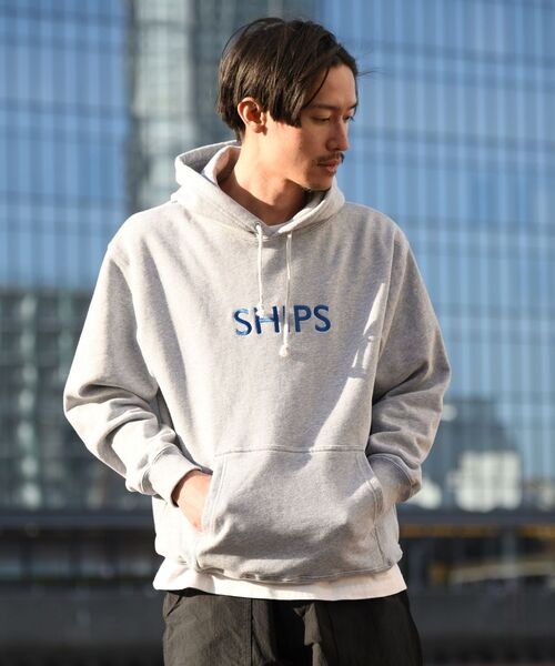 SHIPS（シップス）の「【WEB限定】SHIPS: SCREEN STARS（Ｒ）ボディ SHIPS ロゴ エンブロイダリー スウェット パーカー（パーカー・メンズ・ネイビー/ナチュラル/ブラック/グレー・X-LARGE/SMALL/LARGE/MEDIUM/XX-LARGE）」の2枚目の写真