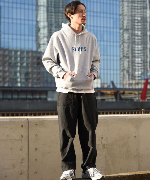 SHIPS（シップス）の「【WEB限定】SHIPS: SCREEN STARS（Ｒ）ボディ SHIPS ロゴ エンブロイダリー スウェット パーカー（パーカー・メンズ・ネイビー/ナチュラル/ブラック/グレー・X-LARGE/SMALL/LARGE/MEDIUM/XX-LARGE）」の20枚目の写真