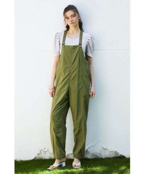 MOUSSY（マウジー）の「DRAWSTRING オーバーオール（つなぎ/オールインワン・レディース・カーキ/アイボリー/ライトグレー・1/2）」の4枚目の写真