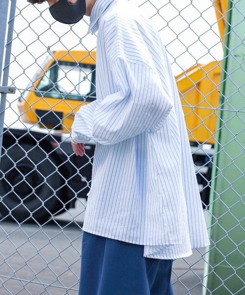 Perushu（ペルーシュ）の「リフレクターロゴストライプアシメシャツ（シャツ/ブラウス・メンズ・ライトグレー/ライトピンク/ホワイト・MEDIUM/LARGE）」の10枚目の写真